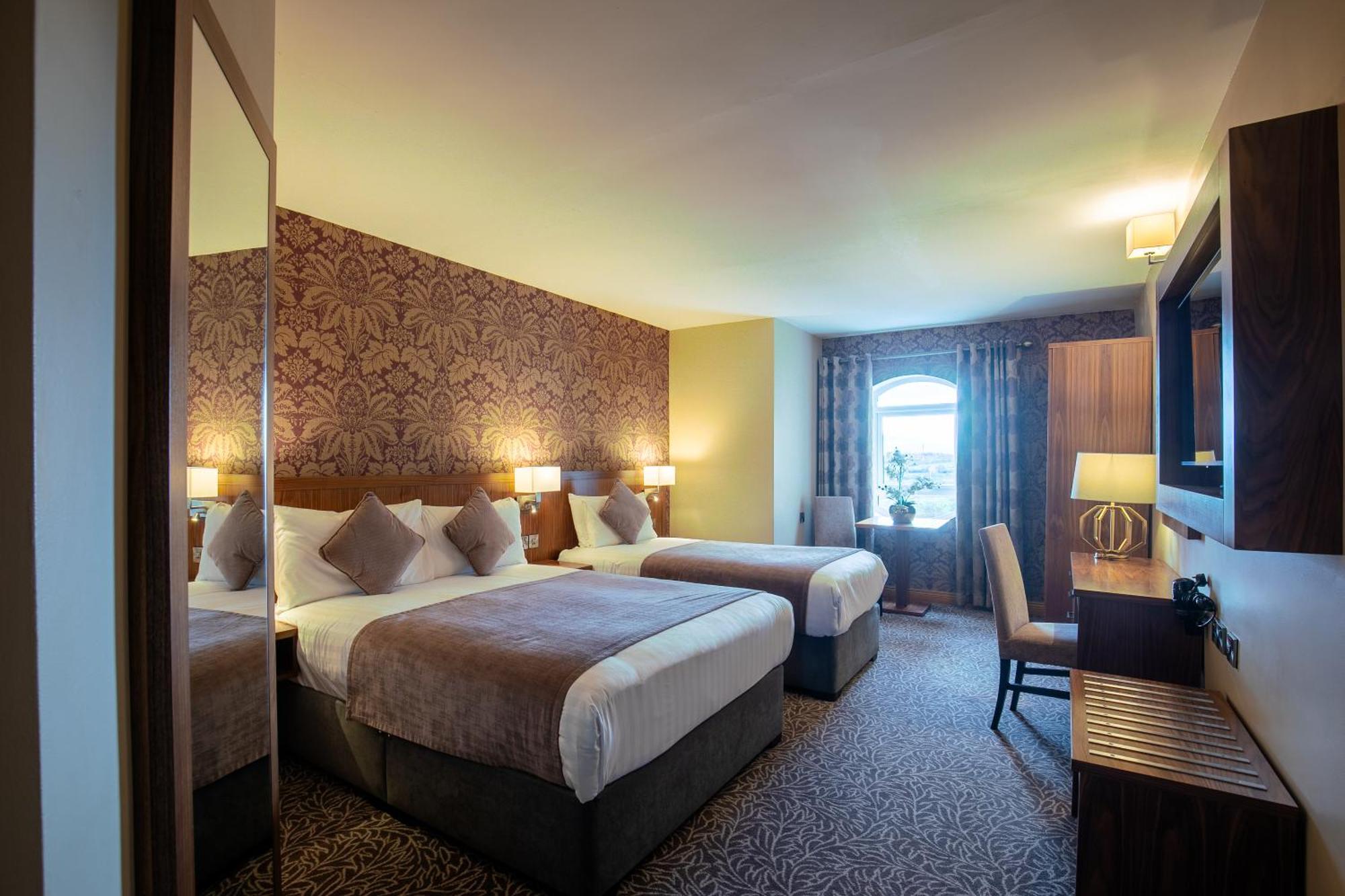 Holyrood Hotel - Leisure Centre & The Spa At Orchids Bundoran Esterno foto